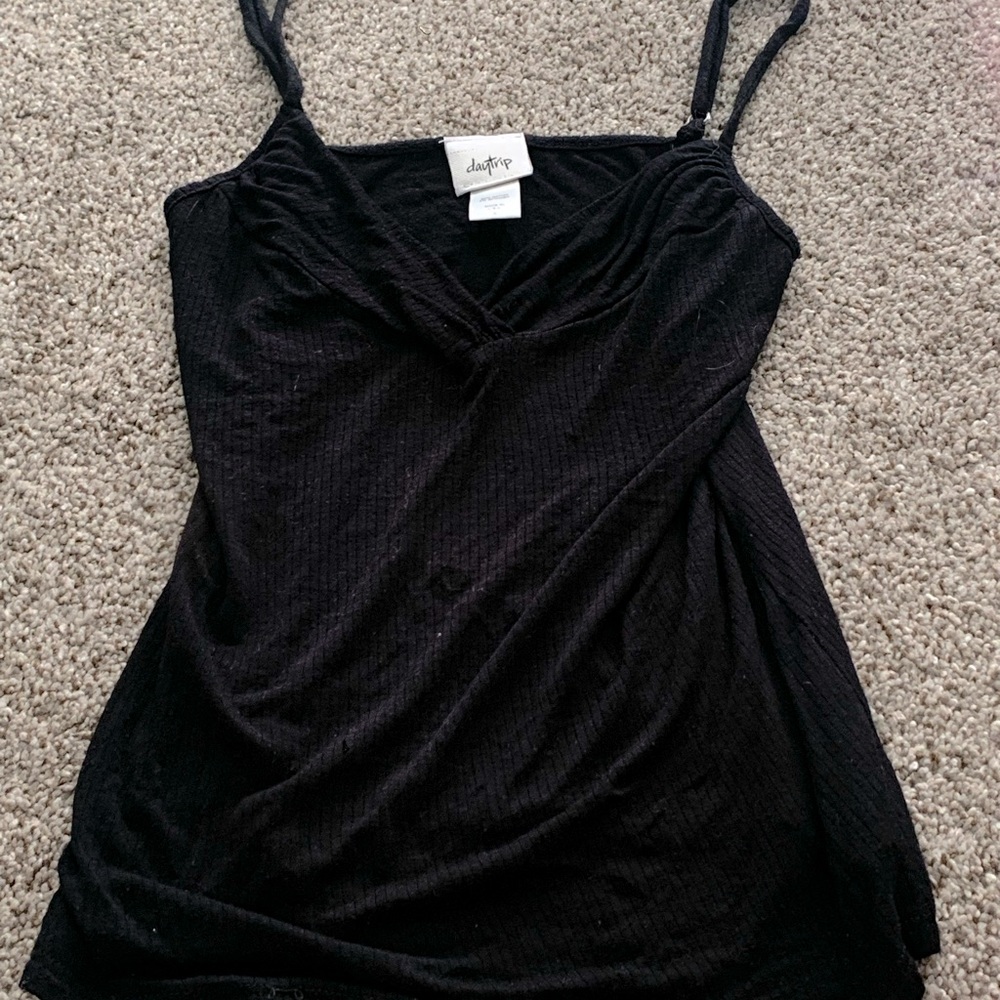 black v neck tank top 🖤